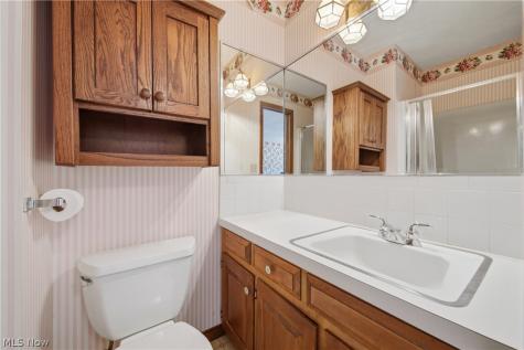 135 Seneca Trail SW Hartville OH 44632