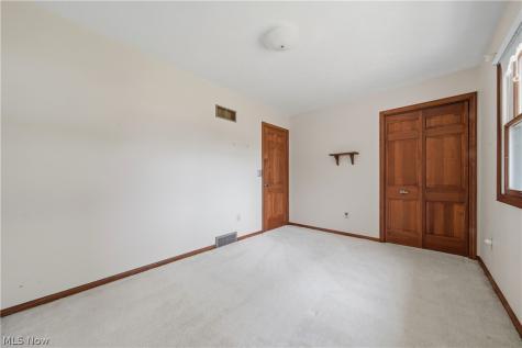 135 Seneca Trail SW Hartville OH 44632
