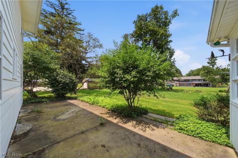 135 Seneca Trail SW Hartville OH 44632