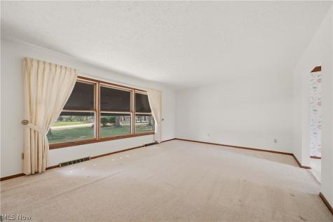 135 Seneca Trail SW Hartville OH 44632
