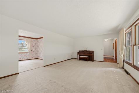 135 Seneca Trail SW Hartville OH 44632