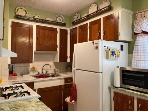 2833 Daleford Avenue NE Canton OH 44705