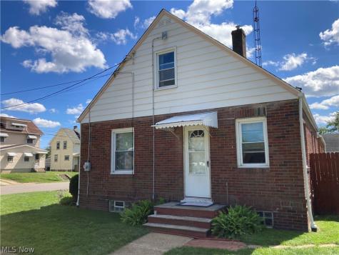 2833 Daleford Avenue NE Canton OH 44705