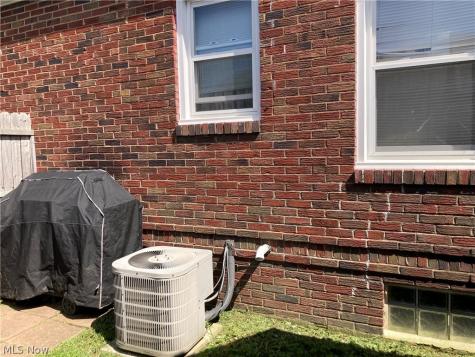 2833 Daleford Avenue NE Canton OH 44705