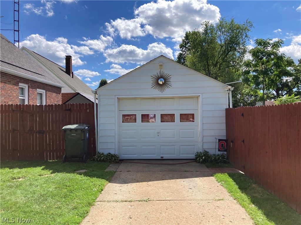 2833 Daleford Avenue NE Canton OH 44705