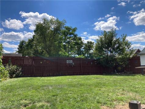 2833 Daleford Avenue NE Canton OH 44705