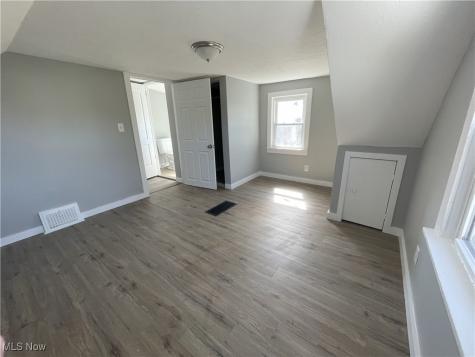 4704 W 150th Street Cleveland OH 44135