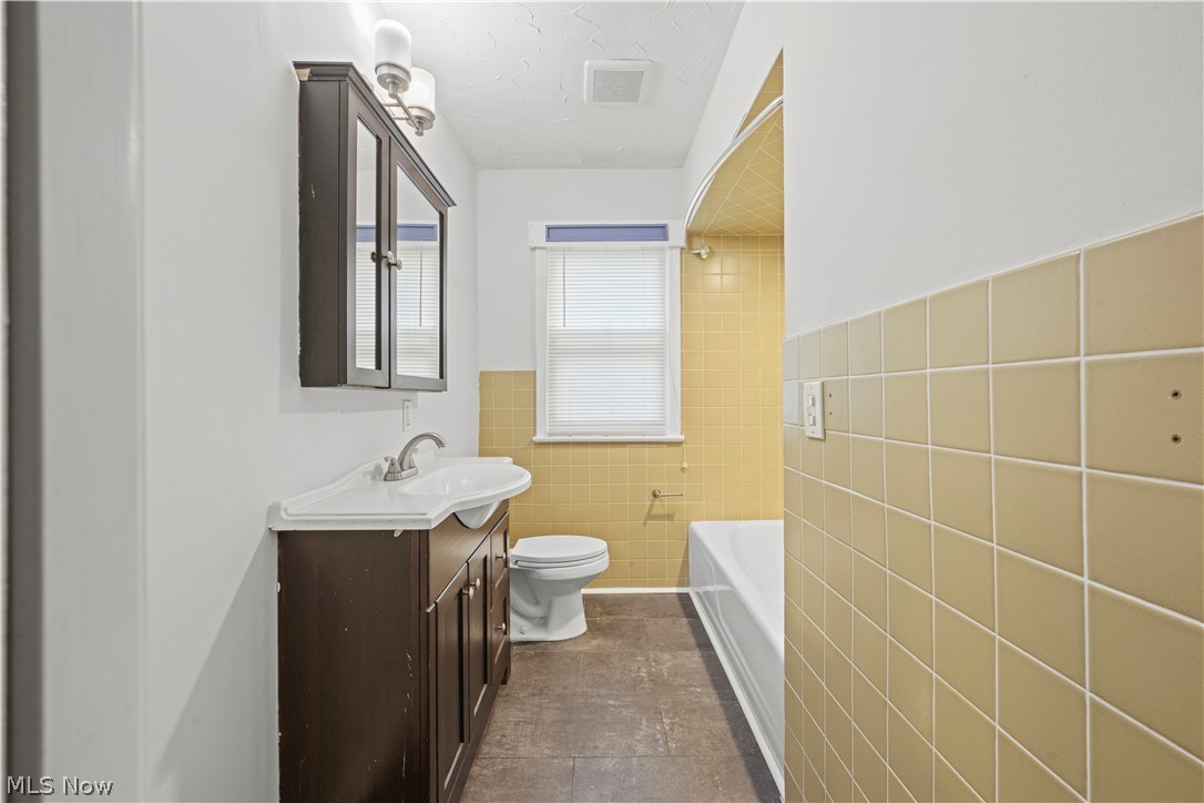6869 Oakwood Road Parma Heights OH 44130