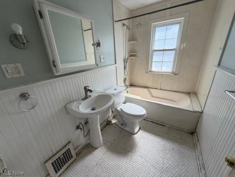 10607 S Highland Avenue Garfield Heights OH 44125