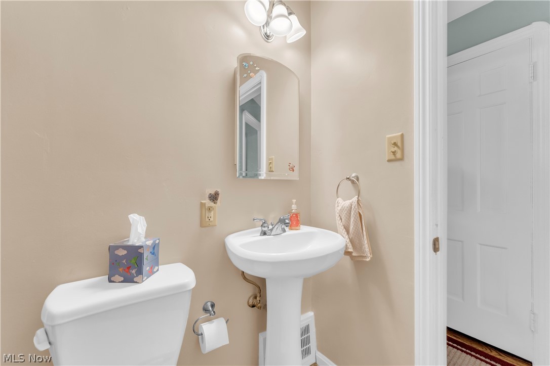 4456 W 57th Street Cleveland OH 44144