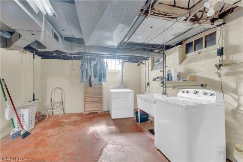 4456 W 57th Street Cleveland OH 44144