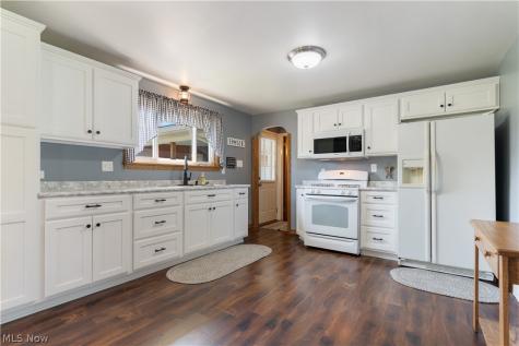 4260 Broadway Avenue NE Louisville OH 44641