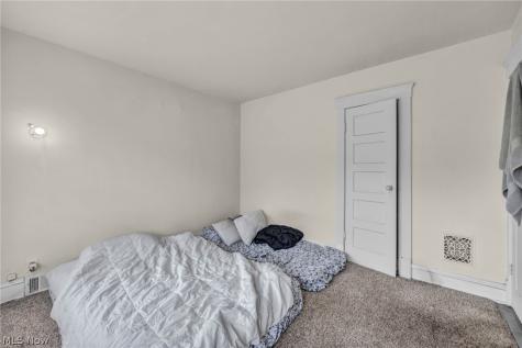 9822 Raymond Avenue Cleveland OH 44104