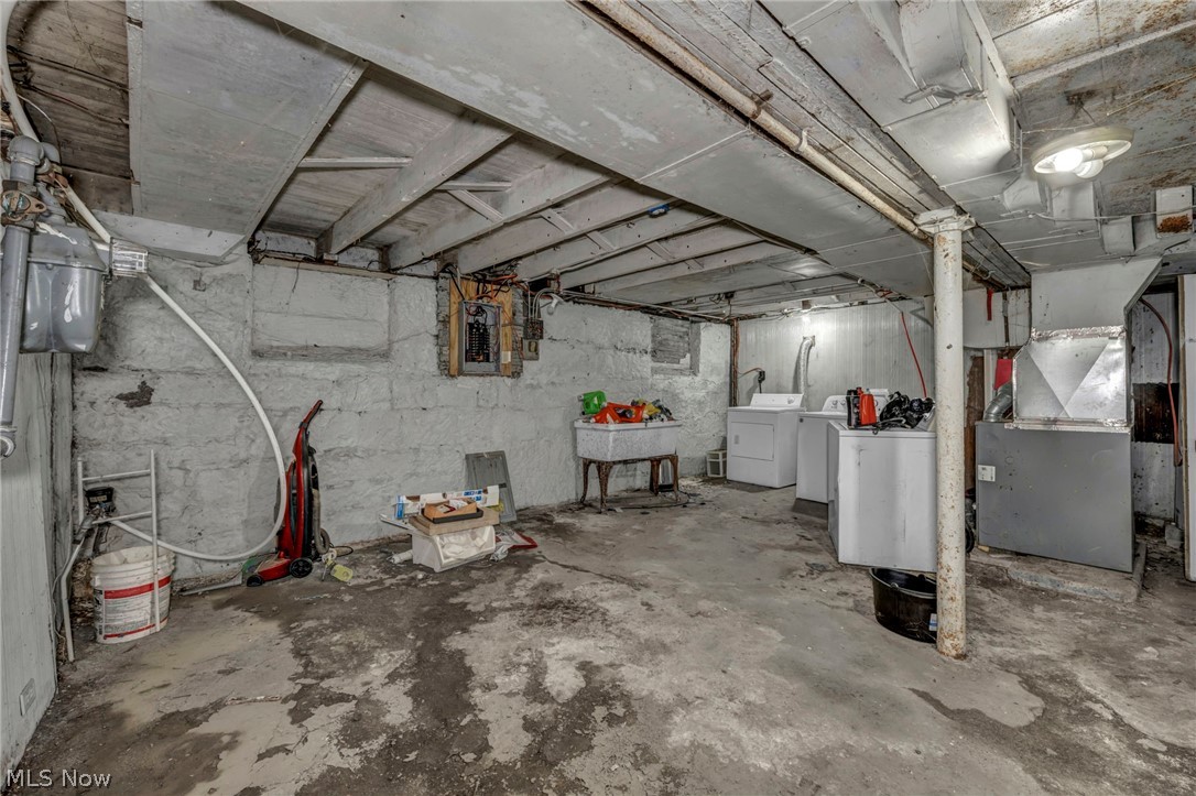 9822 Raymond Avenue Cleveland OH 44104