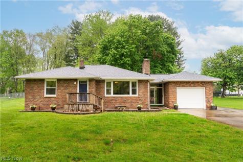 1213 Pleasantview Avenue SE North Canton OH 44720
