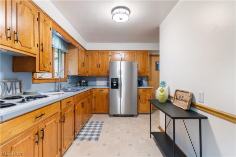 1213 Pleasantview Avenue SE North Canton OH 44720