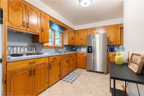1213 Pleasantview Avenue SE North Canton OH 44720