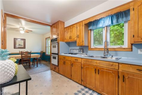 1213 Pleasantview Avenue SE North Canton OH 44720