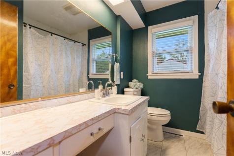 1213 Pleasantview Avenue SE North Canton OH 44720