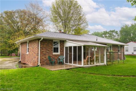 1213 Pleasantview Avenue SE North Canton OH 44720