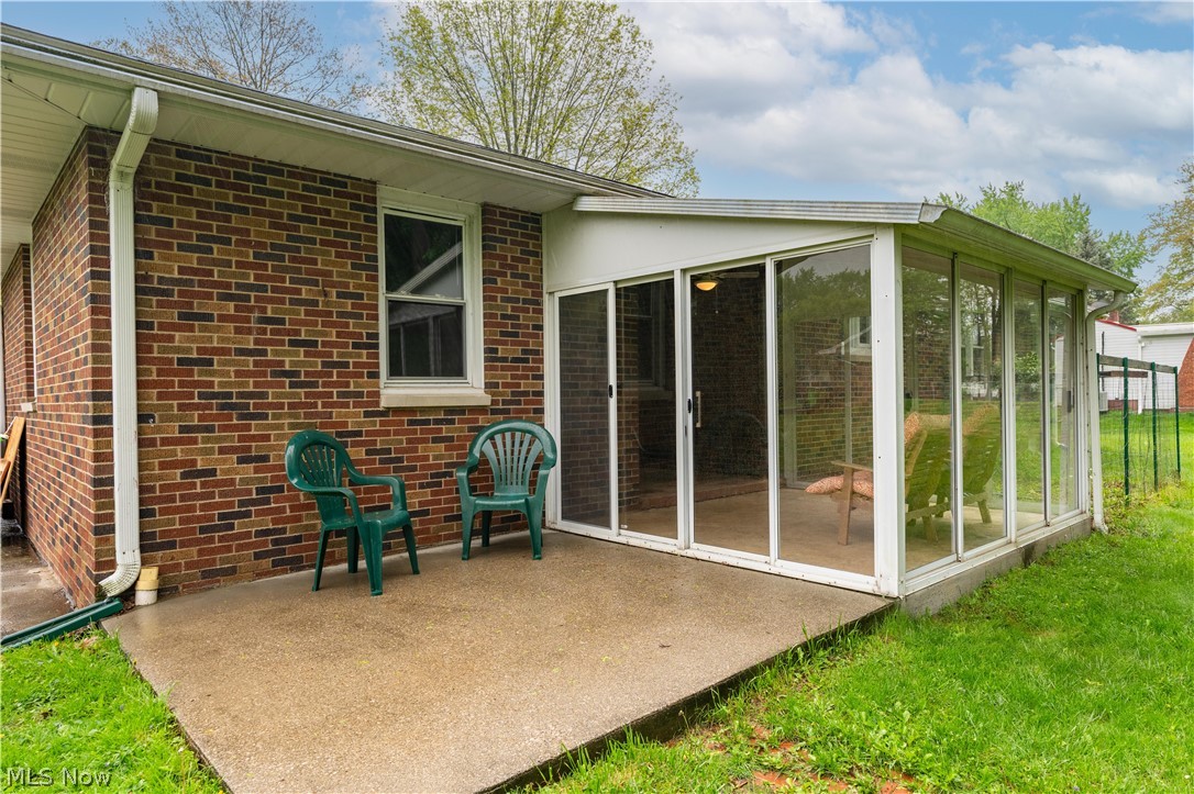 1213 Pleasantview Avenue SE North Canton OH 44720