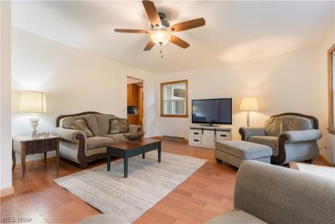 1213 Pleasantview Avenue SE North Canton OH 44720