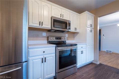 320 Justo Lane Seven Hills OH 44131