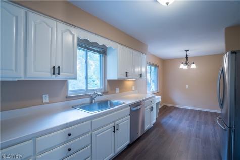 320 Justo Lane Seven Hills OH 44131