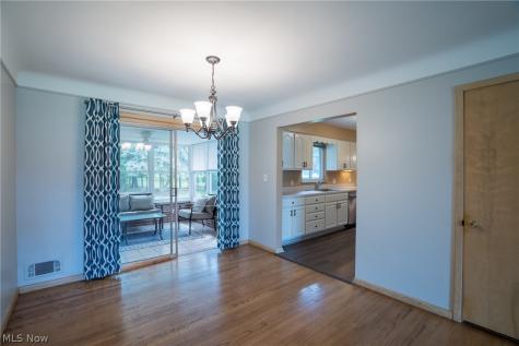 320 Justo Lane Seven Hills OH 44131