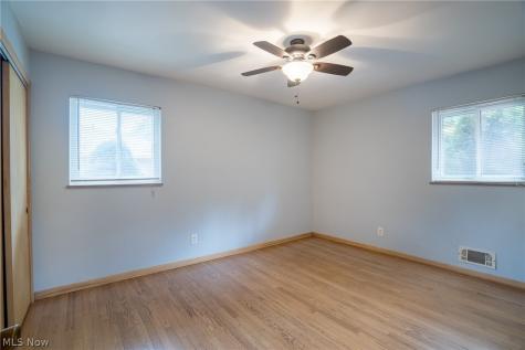 320 Justo Lane Seven Hills OH 44131