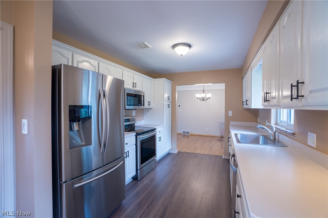 320 Justo Lane Seven Hills OH 44131