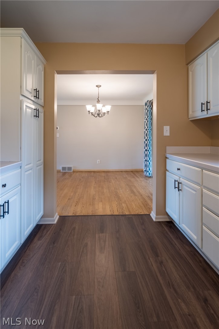 320 Justo Lane Seven Hills OH 44131