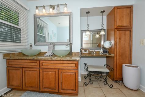 29163 Schwartz Rd Road Westlake OH 44145