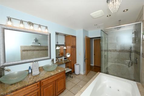 29163 Schwartz Rd Road Westlake OH 44145