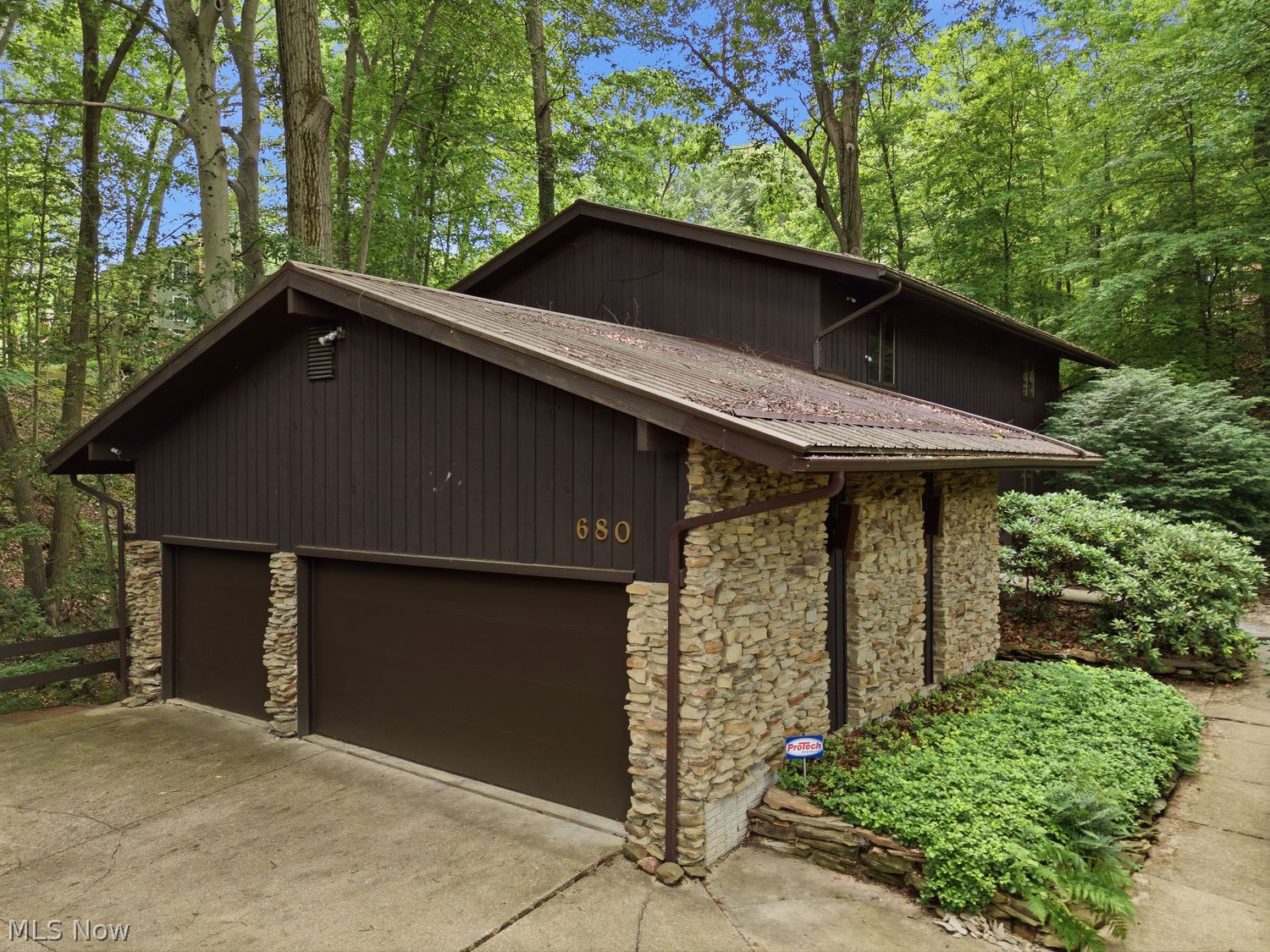 680 Rocky Hollow Drive Akron OH 44313