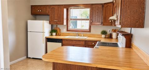 56 Center Street Seville OH 44273