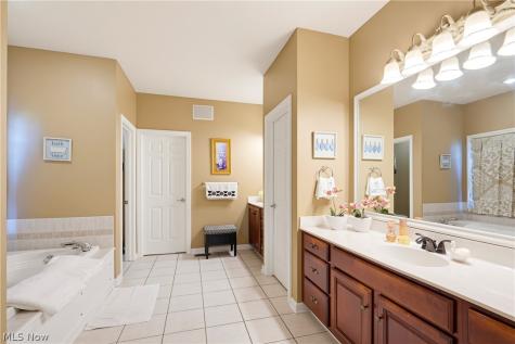 2918 Macduff Drive NW North Canton OH 44720