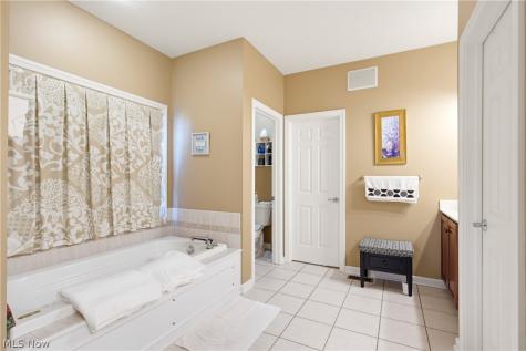 2918 Macduff Drive NW North Canton OH 44720