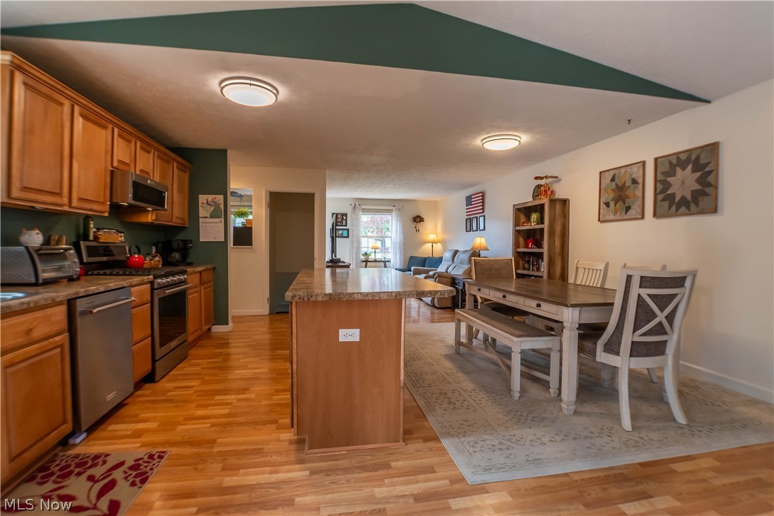 949 Saul Drive Hubbard OH 44425