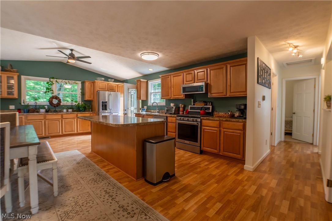 949 Saul Drive Hubbard OH 44425