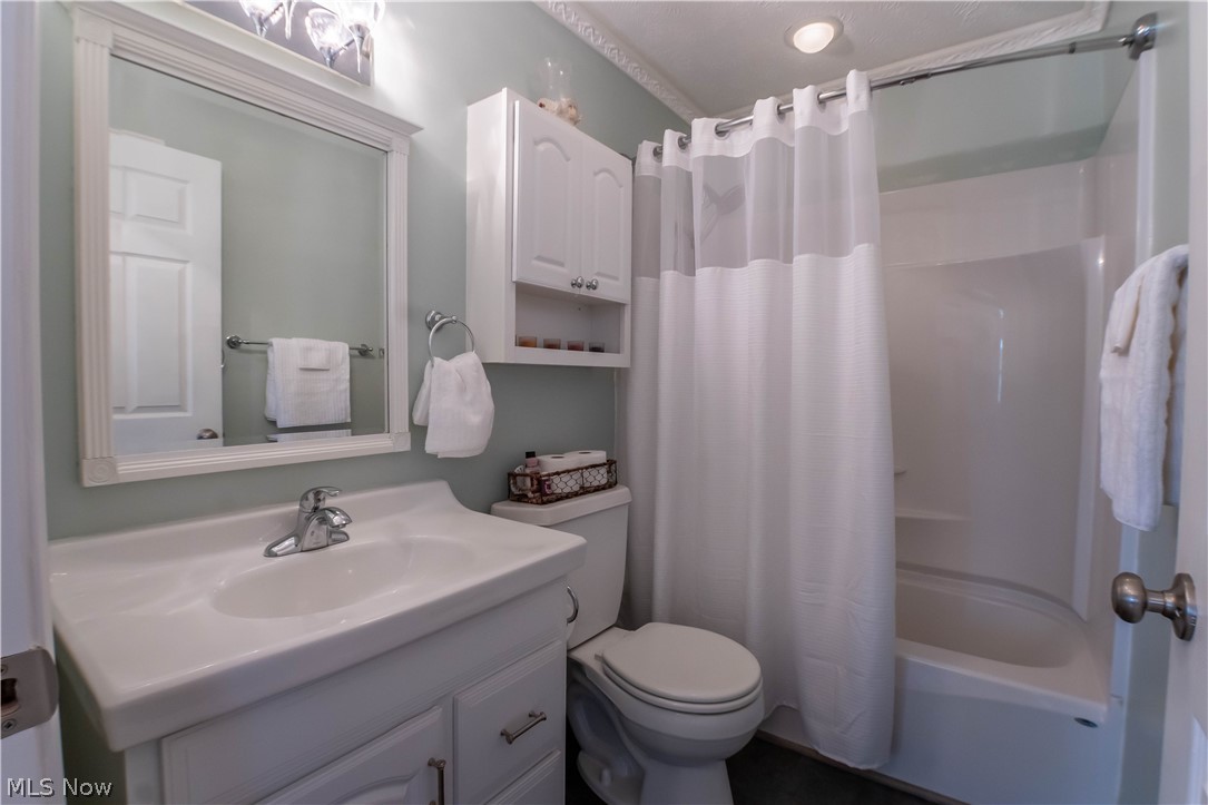 949 Saul Drive Hubbard OH 44425
