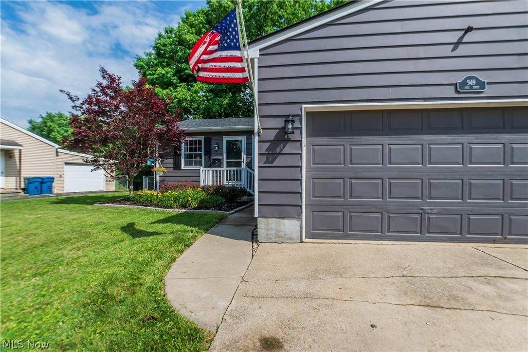 949 Saul Drive Hubbard OH 44425