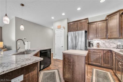 9006 Shady Elm Lane Olmsted Twp OH 44138