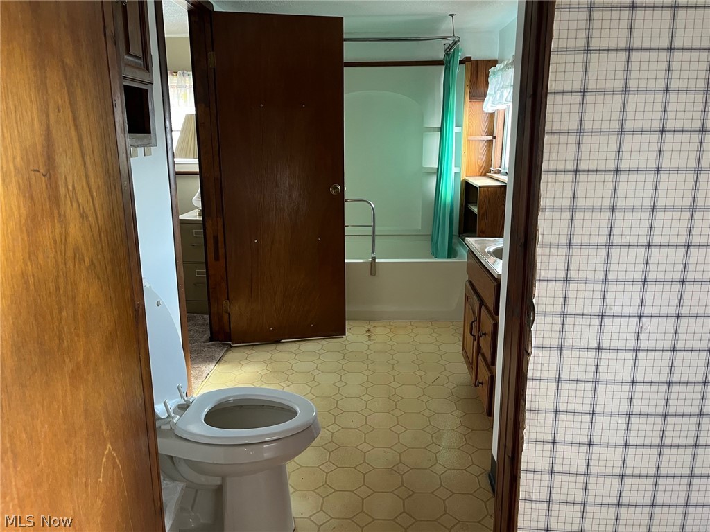 289 Canton Road Wintersville OH 43953