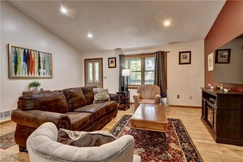 668 Floral Valley Drive E Howard OH 43028
