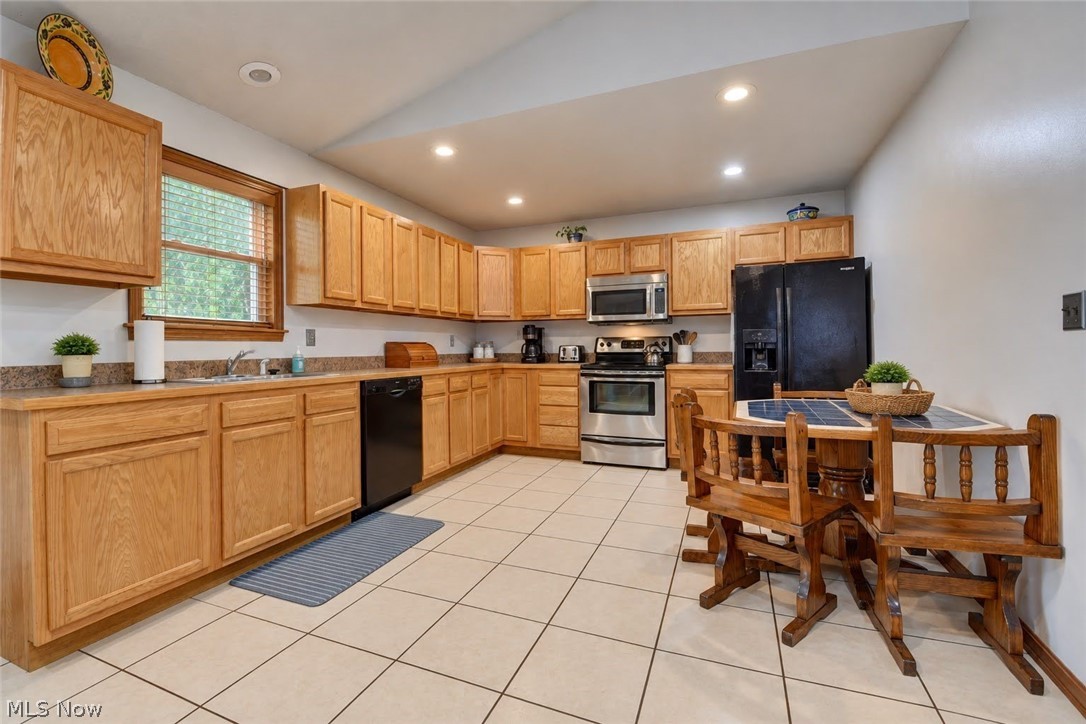 668 Floral Valley Drive E Howard OH 43028