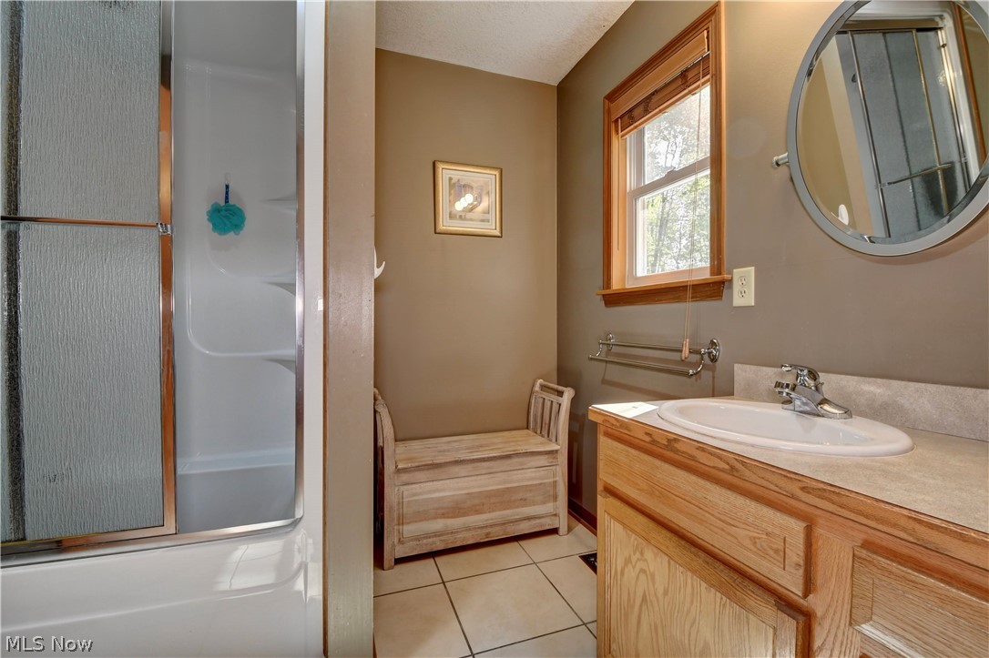 668 Floral Valley Drive E Howard OH 43028