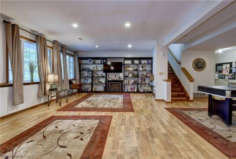 668 Floral Valley Drive E Howard OH 43028