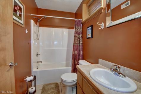 668 Floral Valley Drive E Howard OH 43028