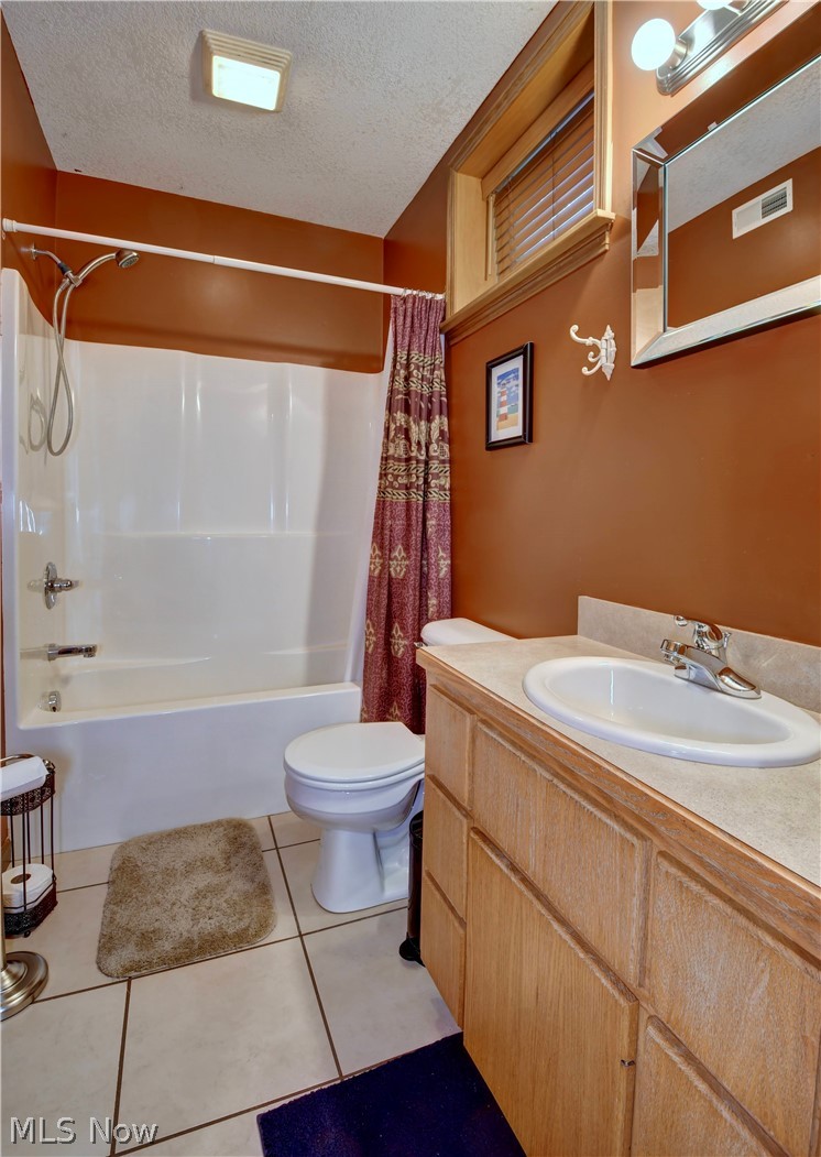 668 Floral Valley Drive E Howard OH 43028